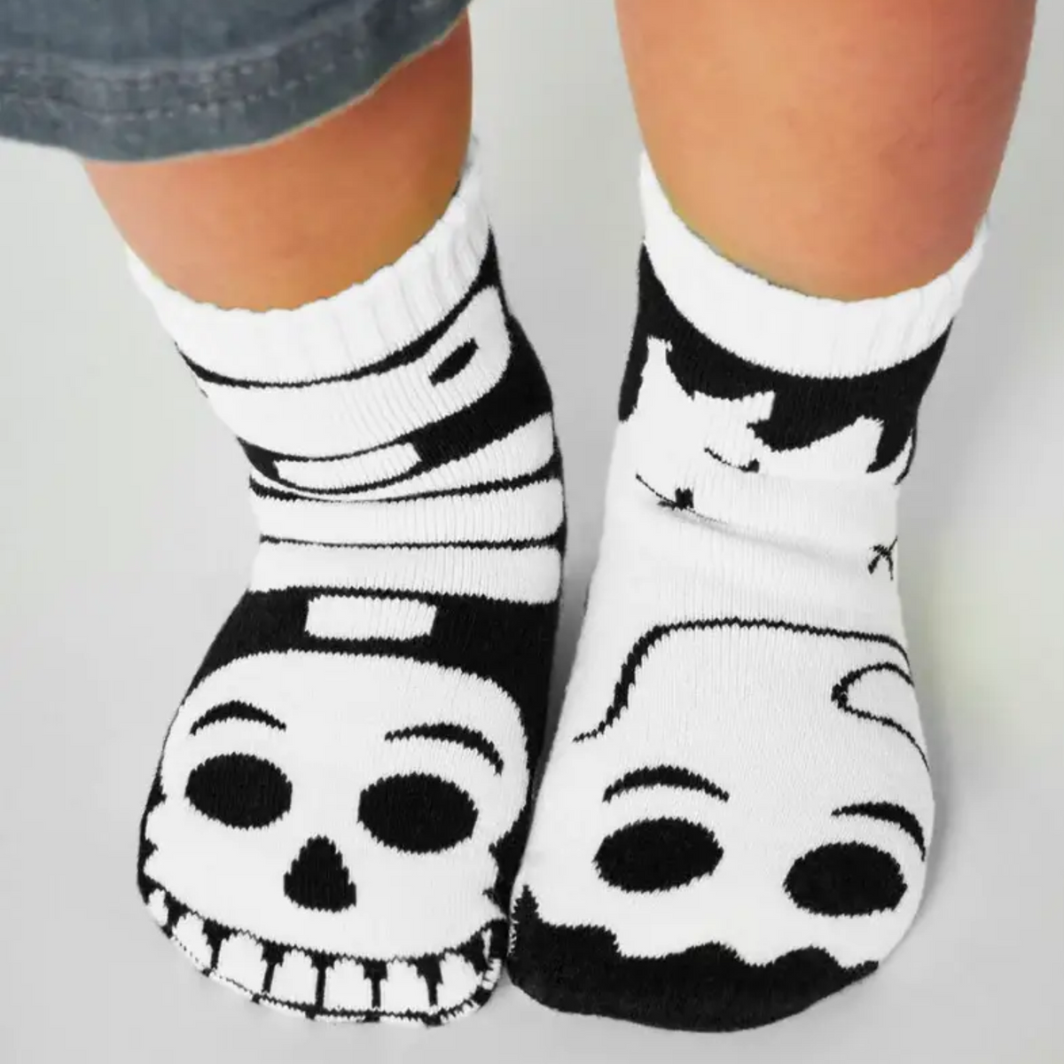 Pals/Ghost & Skeleton GLOW IN THE DARK Kids Halloween Socks